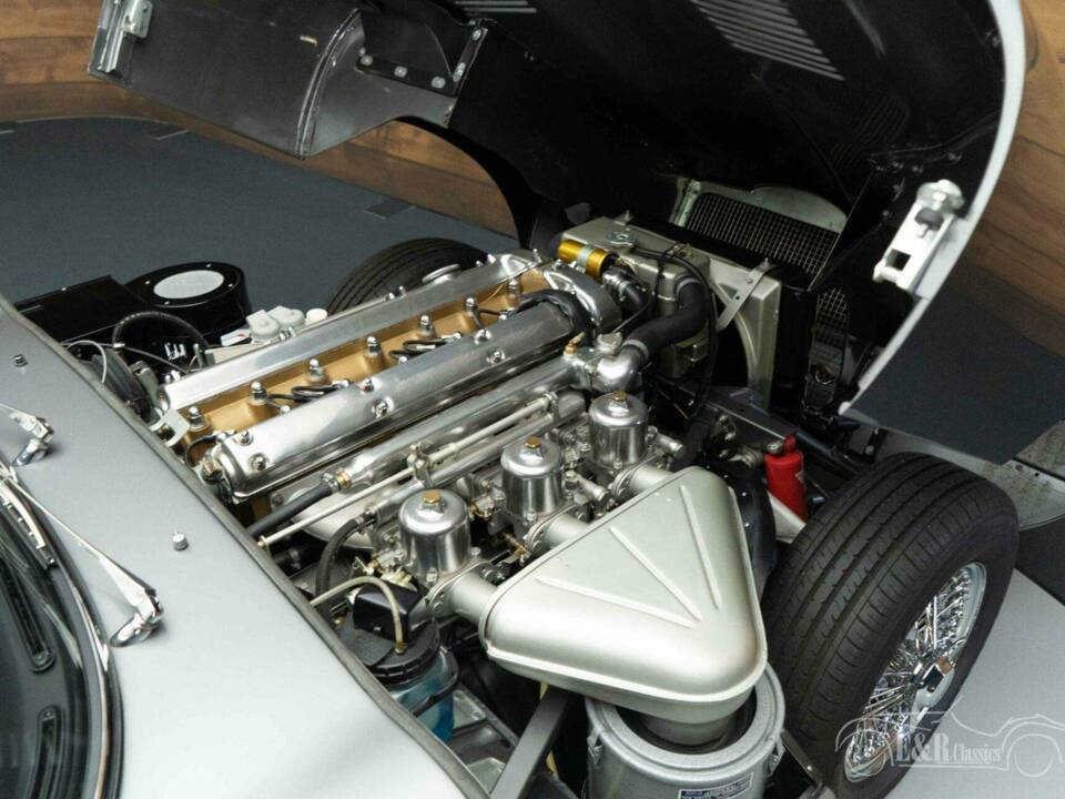 Image 3/19 of Jaguar Type E 3.8 (1964)