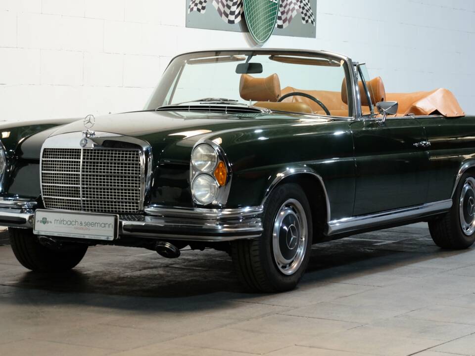 Immagine 25/29 di Mercedes-Benz 280 SE 3,5 (1970)