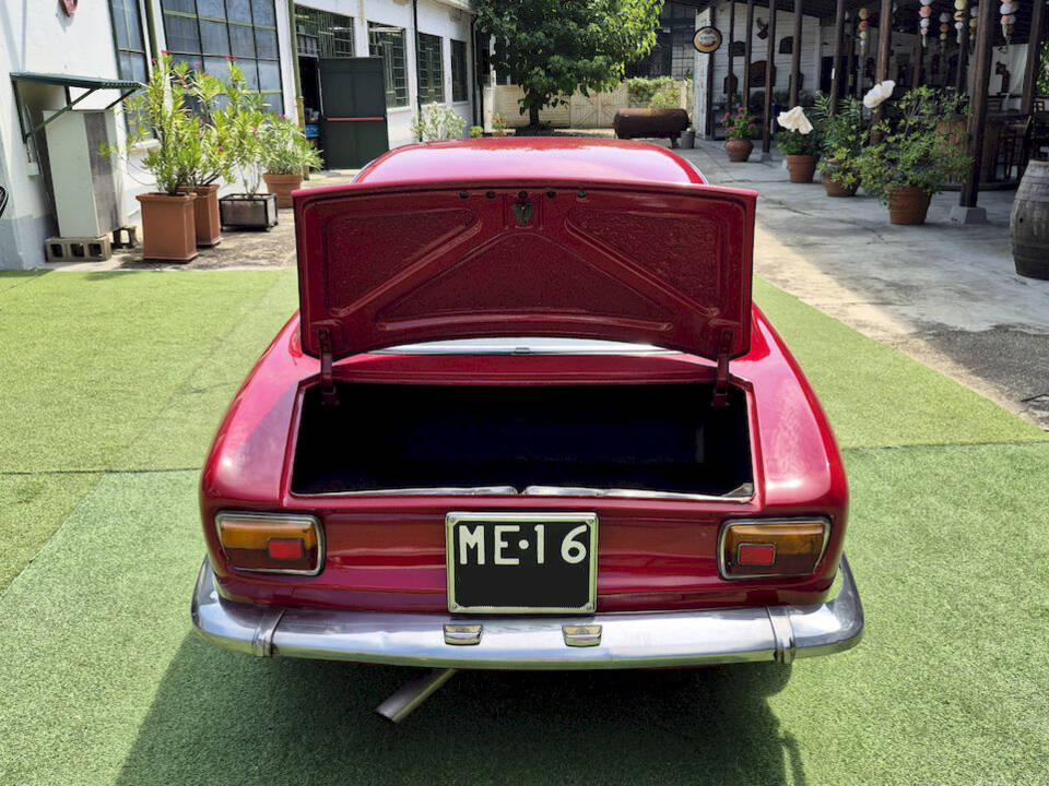 Image 36/50 de Alfa Romeo Giulia GT 1300 Junior (1971)