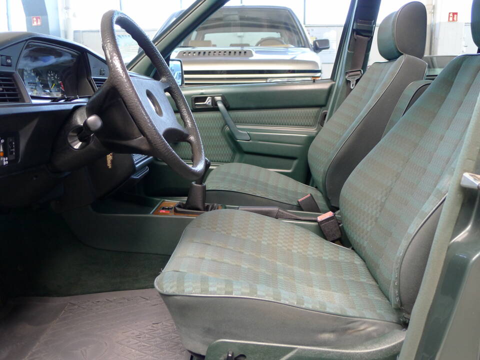 Bild 20/37 von Mercedes-Benz 190 E (1989)