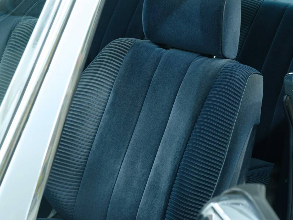 Image 23/50 de Mercedes-Benz 500 SLC (1981)