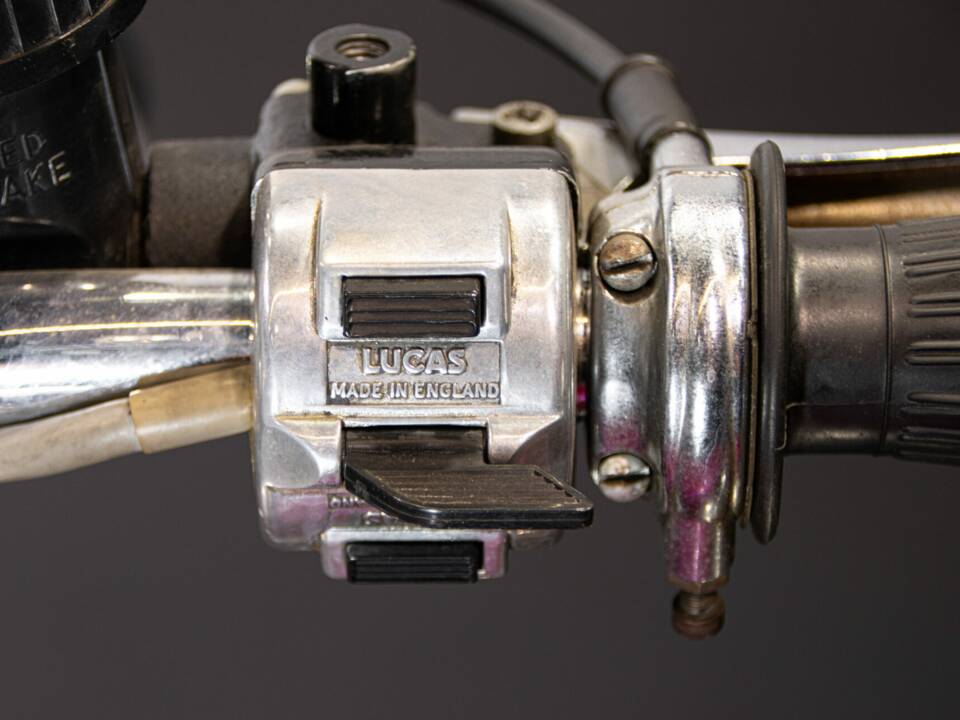 Image 37/50 de Triumph T 150 V Trident (1974)