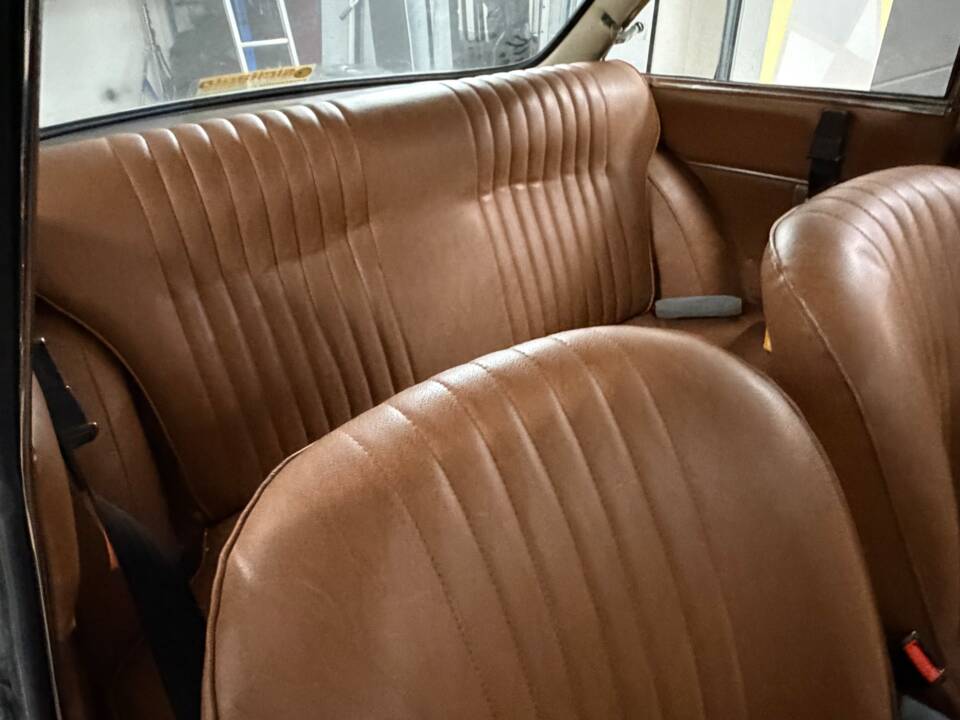 Image 12/18 of Alfa Romeo Giulia GT 1300 Junior (1968)