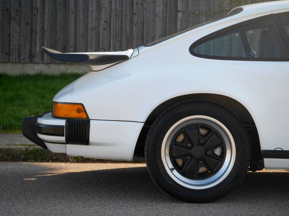 Bild 5/23 von Porsche 911 Carrera 3.2 (1985)