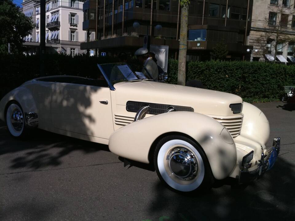 Image 7/7 of Cord 812 Phaeton (1937)