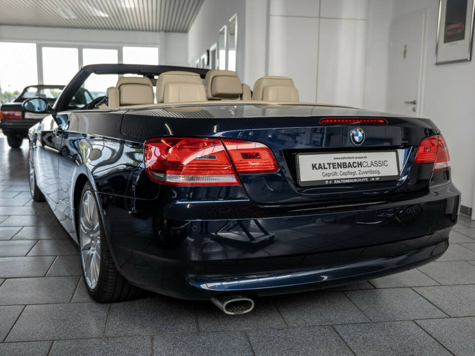Image 4/31 of BMW 320i (2008)