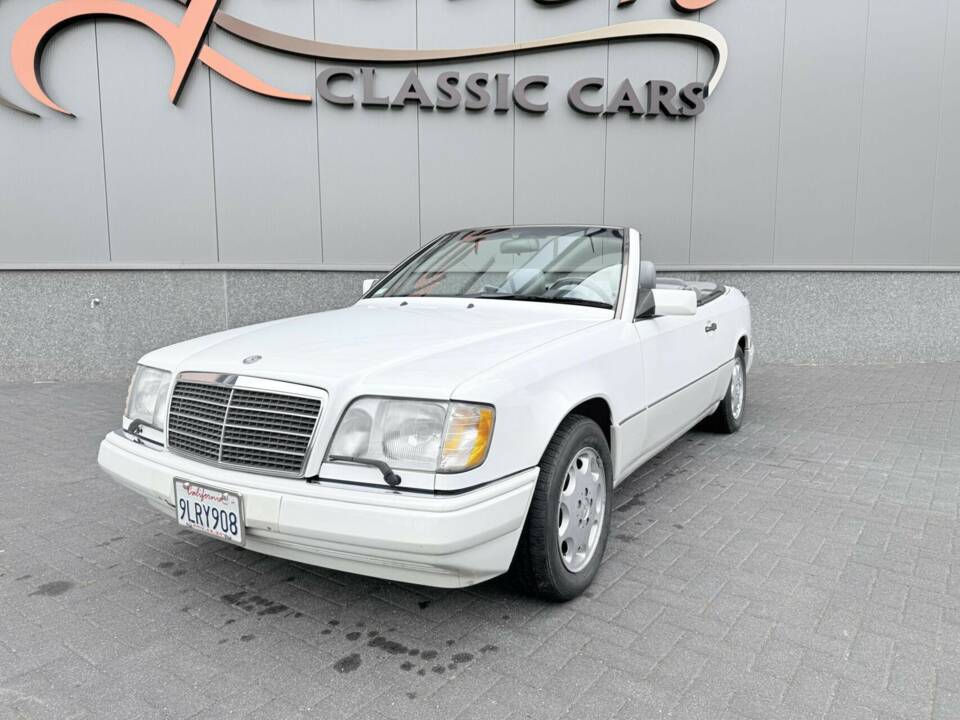 Imagen 5/41 de Mercedes-Benz E 320 (1995)