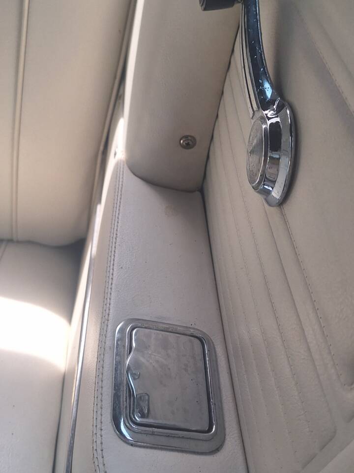 Image 16/18 de Chevrolet Corvair Monza Convertible (1965)