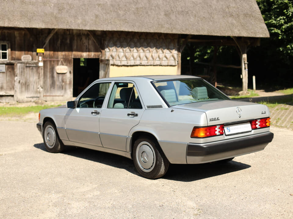 Immagine 3/100 di Mercedes-Benz 190 E 2.3 (1992)