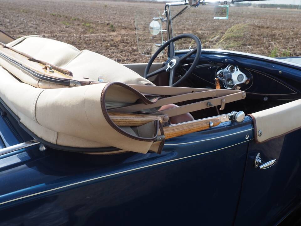 Image 37/60 of Ford Model A De Luxe (1931)