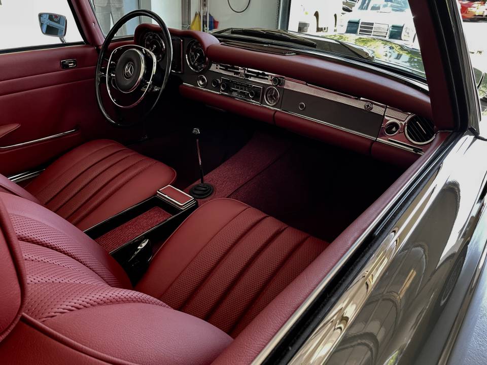 Image 13/38 of Mercedes-Benz 280 SL (1970)
