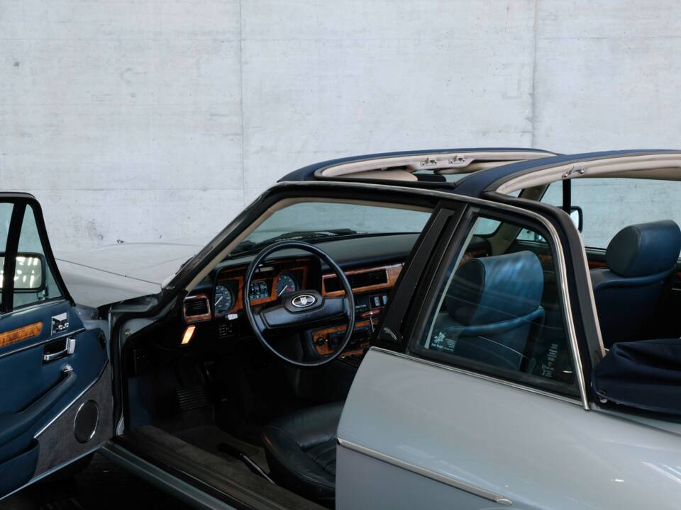 Image 11/47 of Jaguar XJ-SC 5.3 (1987)