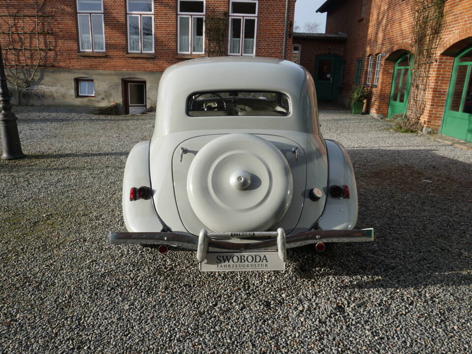 Image 4/17 of Citroën Traction Avant 11 B (1955)