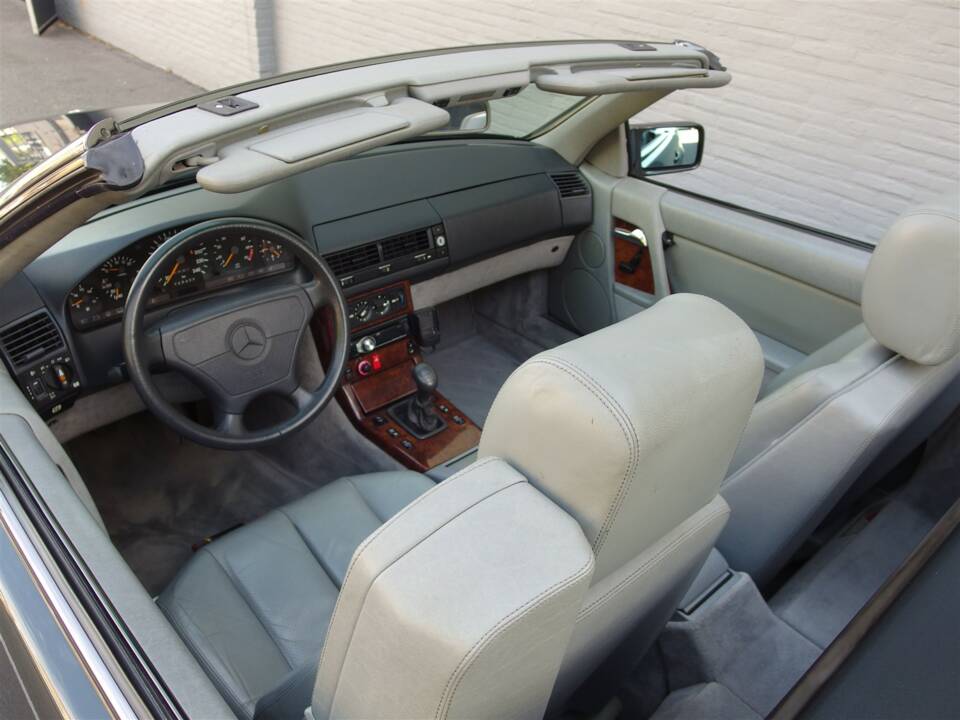 Image 38/96 of Mercedes-Benz 300 SL (1992)