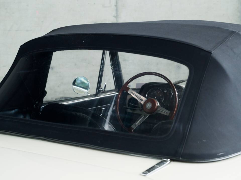 Image 28/50 of Alfa Romeo 1600 Spider Duetto (1966)
