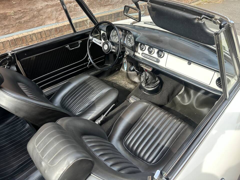 Image 39/63 of Alfa Romeo Spider 1300 Junior (1970)