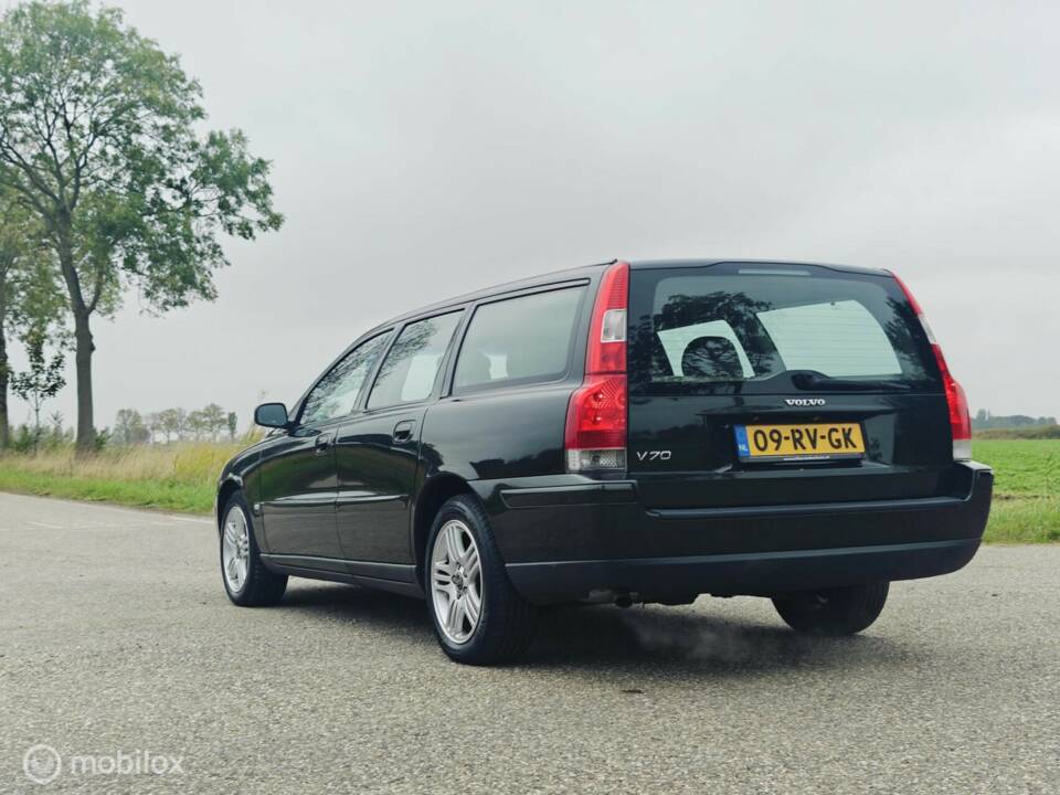 Imagen 4/40 de Volvo V 70 2.4 (2005)