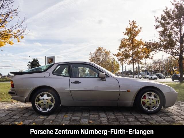 Immagine 2/39 di Porsche 944 Turbo (1988)