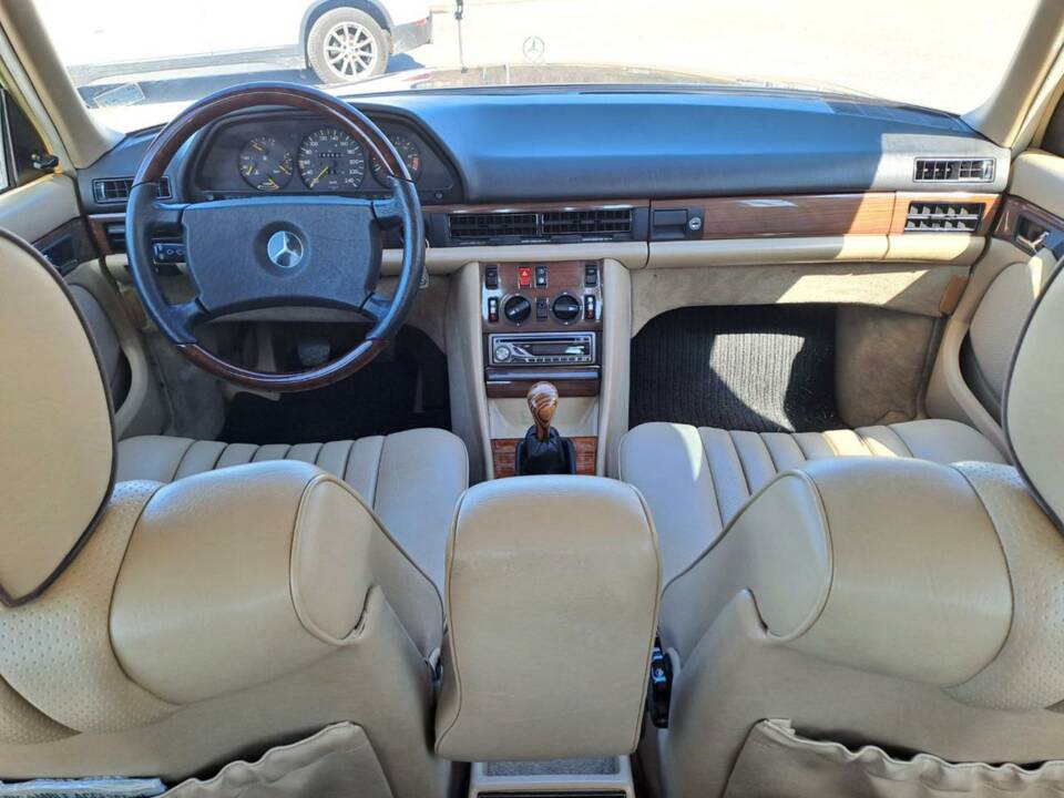Image 5/50 of Mercedes-Benz 300 SE (1990)