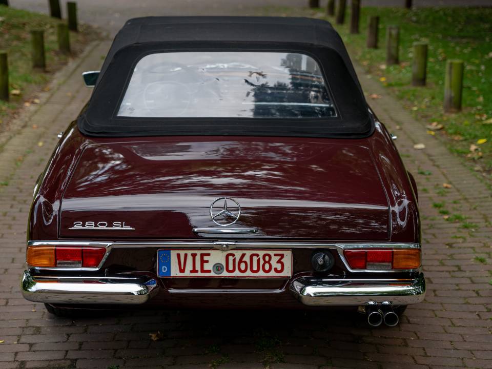 Image 24/59 of Mercedes-Benz 280 SL (1971)