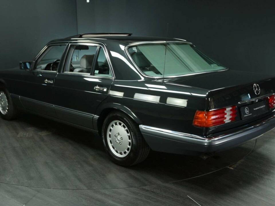 Image 4/30 of Mercedes-Benz 560 SEL (1989)