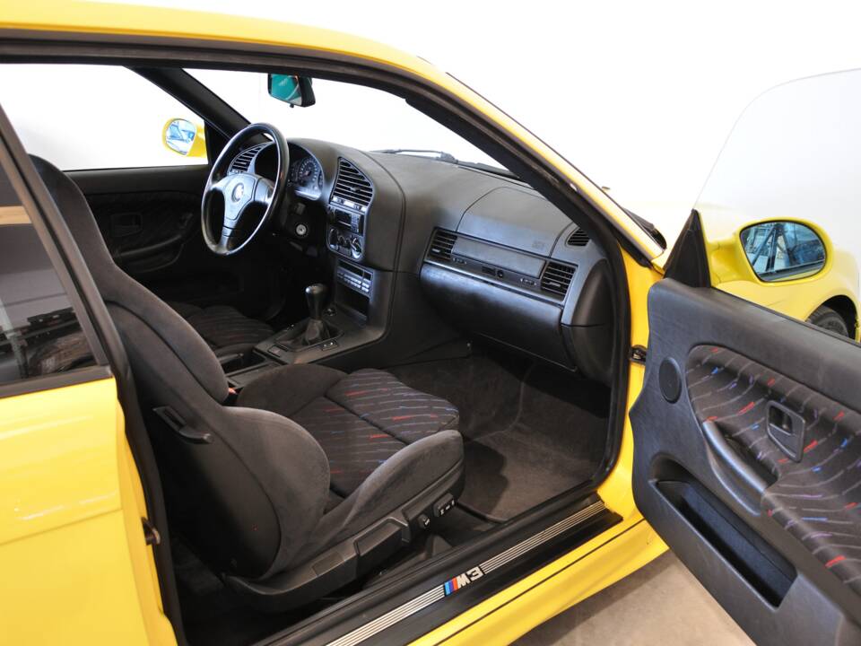 Image 25/31 of BMW M3 (1994)
