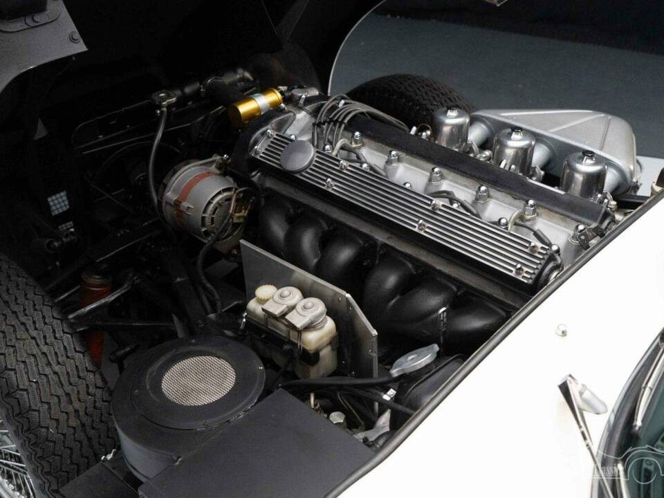 Image 3/19 de Jaguar E-Type (1969)
