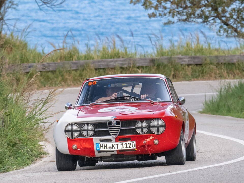 Immagine 27/43 di Alfa Romeo Giulia 1750 GT Am (1968)