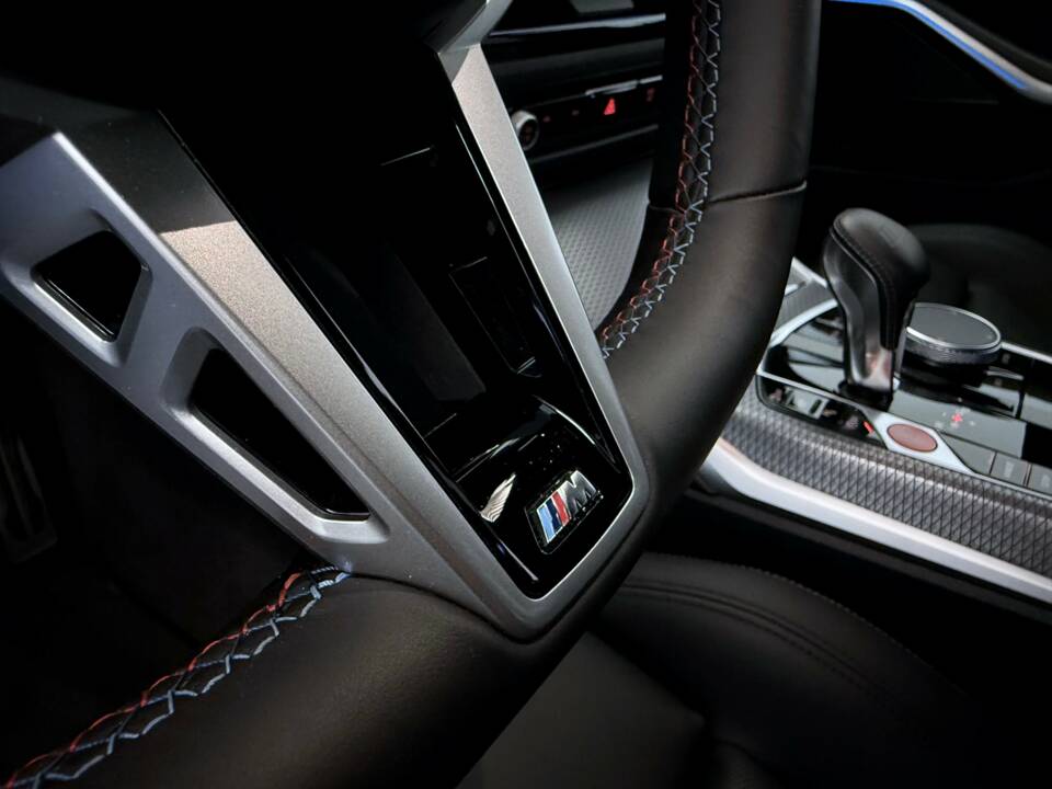 Image 24/34 of BMW M3 Competition Touring xDrive (2025)