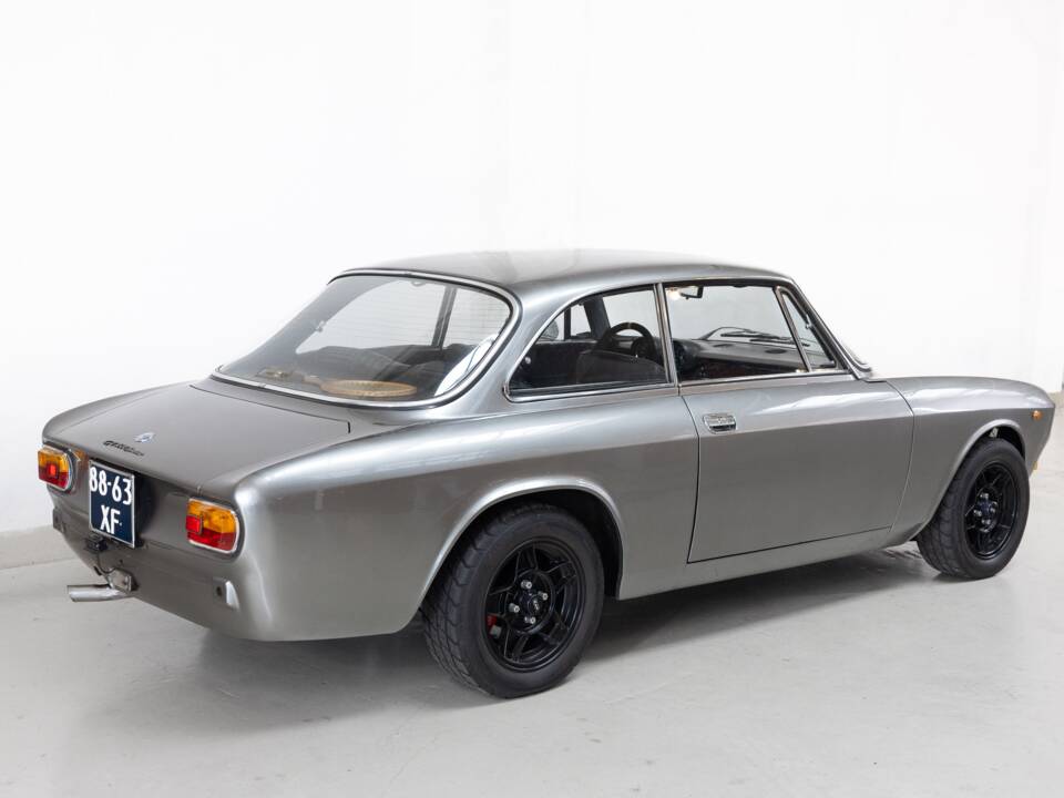 Imagen 33/36 de Alfa Romeo Giulia 1600 GT Junior (1973)