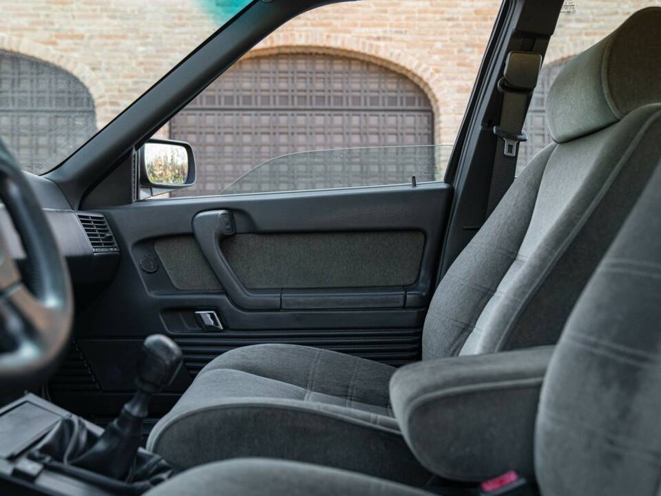 Afbeelding 33/50 van Alfa Romeo 164 2.0 Super (1995)