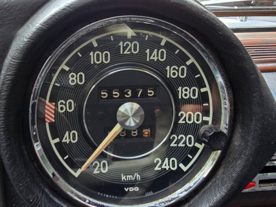 Image 25/34 of Mercedes-Benz 280 SE (1970)