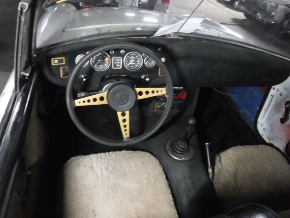 Afbeelding 28/46 van MG MGB (1971)