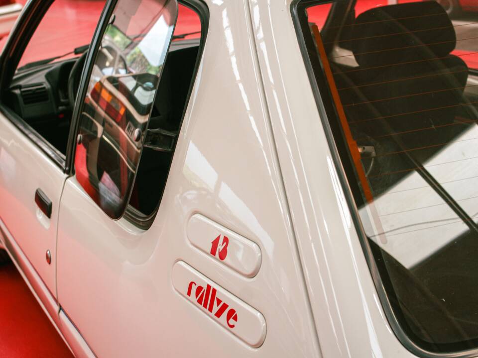 Imagen 17/47 de Peugeot 205 Rallye 1.3 (1989)