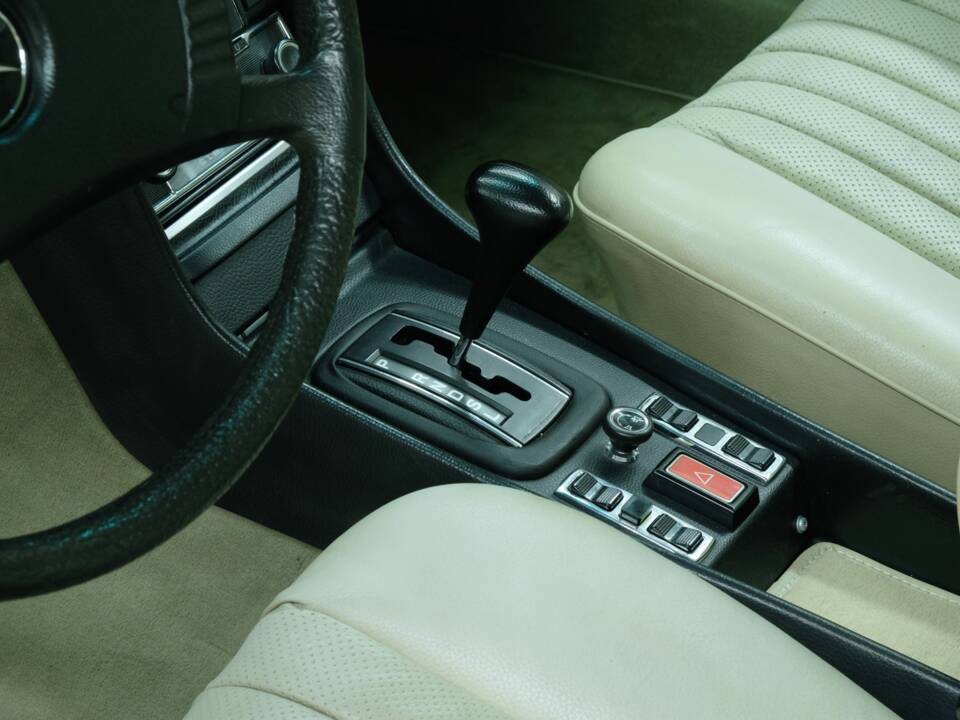 Image 41/50 de Mercedes-Benz 450 SEL 6,9 (1976)