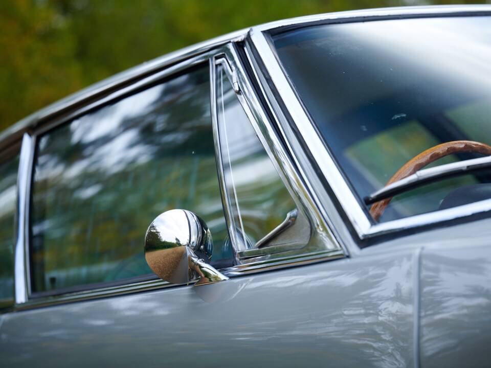 Image 19/50 of Jensen FF (1967)