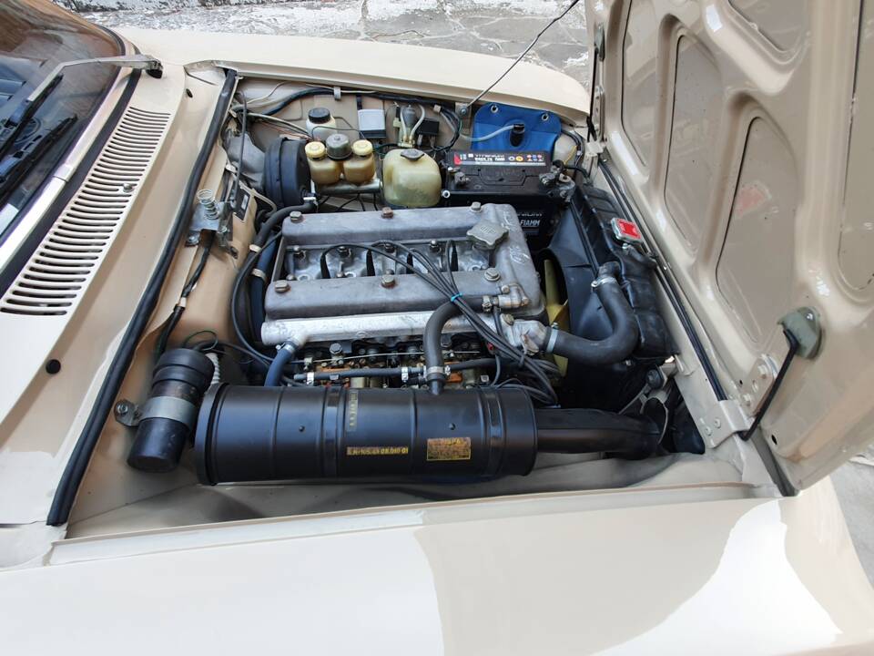 Image 4/15 of Alfa Romeo 2000 GT Veloce (1972)