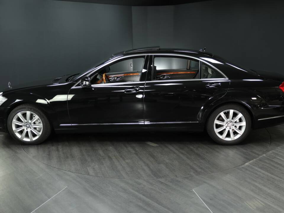 Immagine 2/78 di Mercedes-Benz S 600 L (2010)