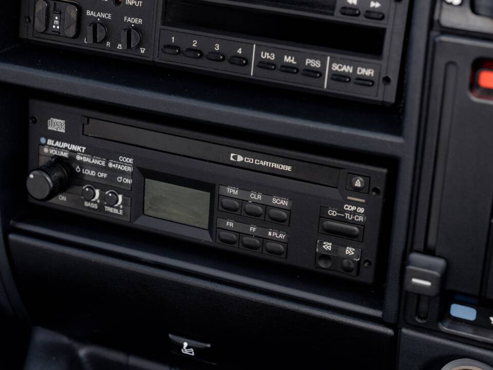 Image 47/75 of Lotus Carlton (1991)