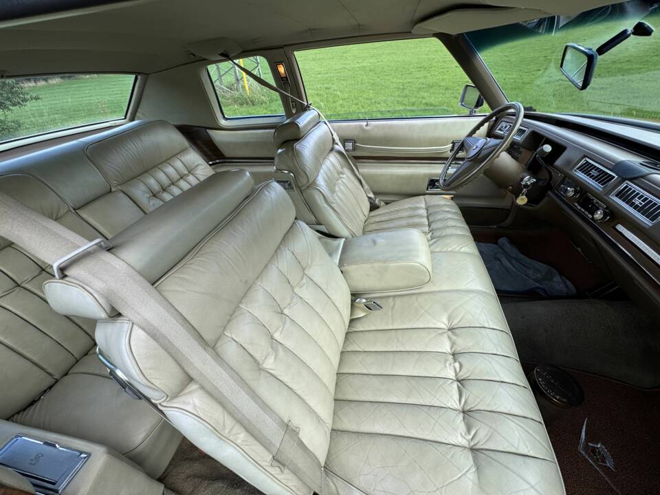 Bild 13/20 von Cadillac Coupe DeVille (1974)