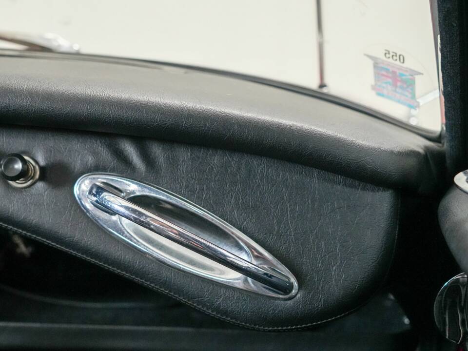 Image 36/43 of Austin-Healey 3000 Mk II (BJ7) (1963)