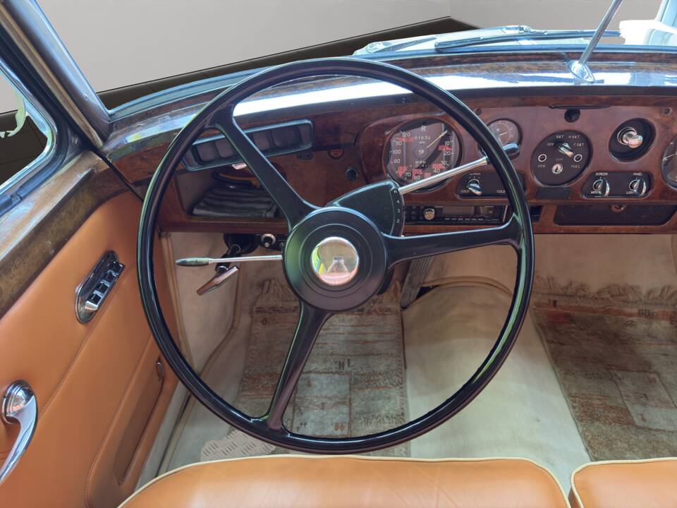 Image 14/26 of Rolls-Royce Silver Cloud II (1961)
