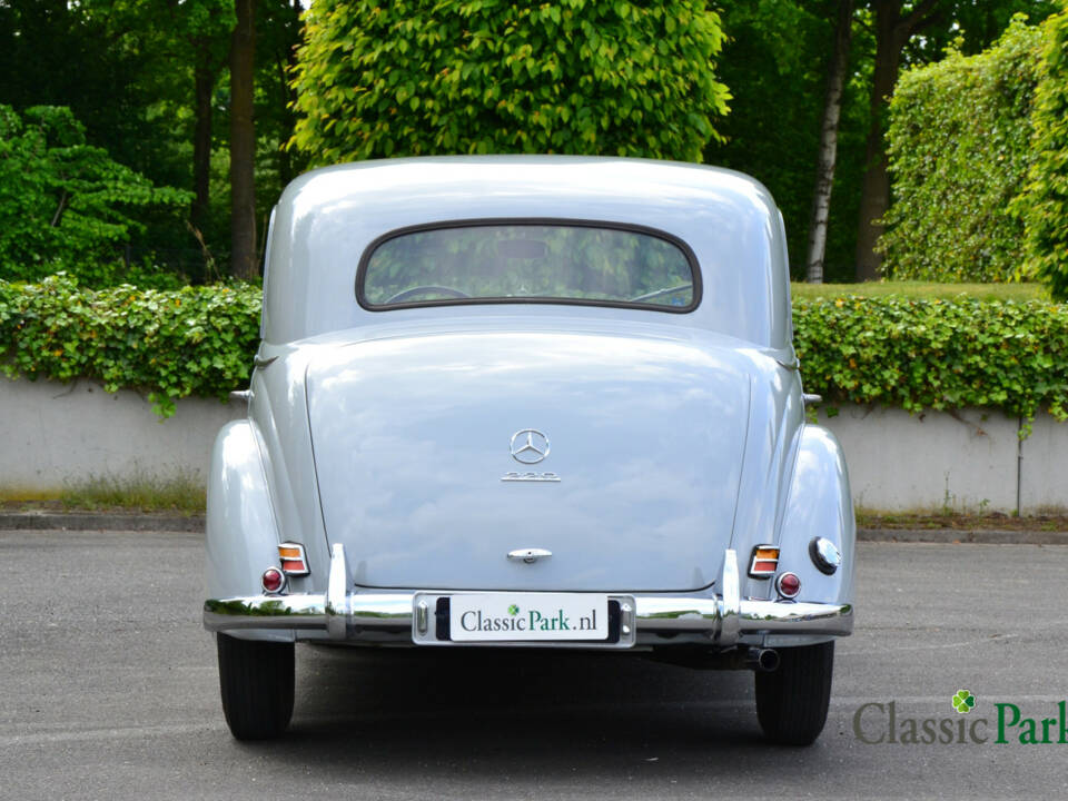 Image 3/50 of Mercedes-Benz 220 (1952)