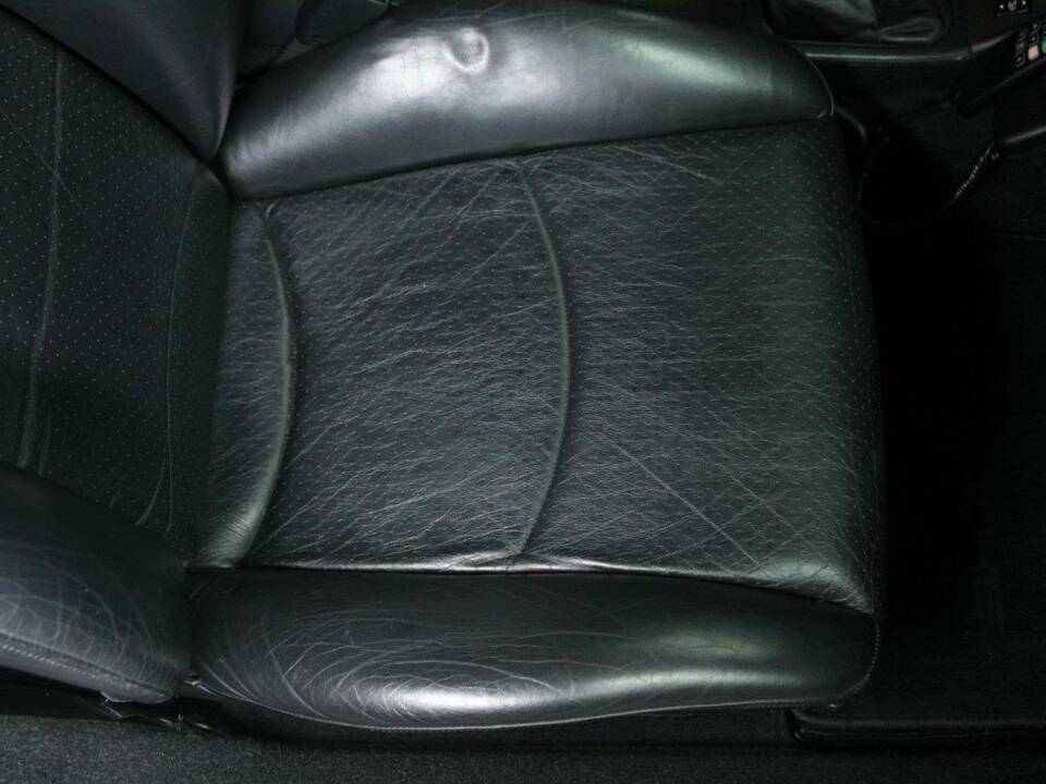 Image 30/50 de Porsche 911 Carrera 4S (1996)