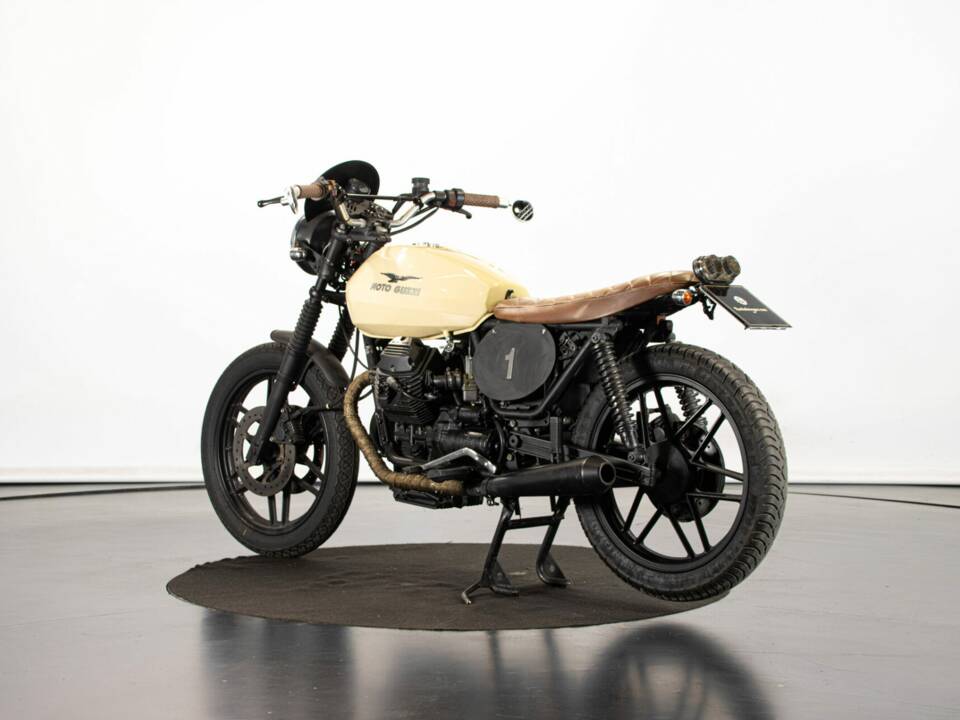 Image 2/50 of Moto Guzzi V 35 Imola II (1983)