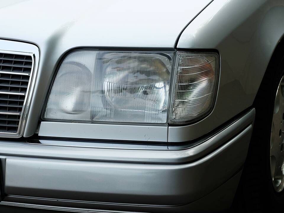 Image 39/75 of Mercedes-Benz E 280 T (1994)