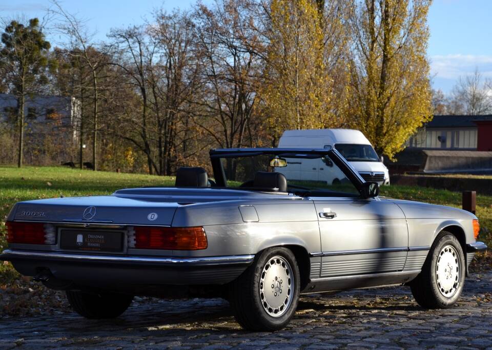 Image 8/36 of Mercedes-Benz 300 SL (1987)