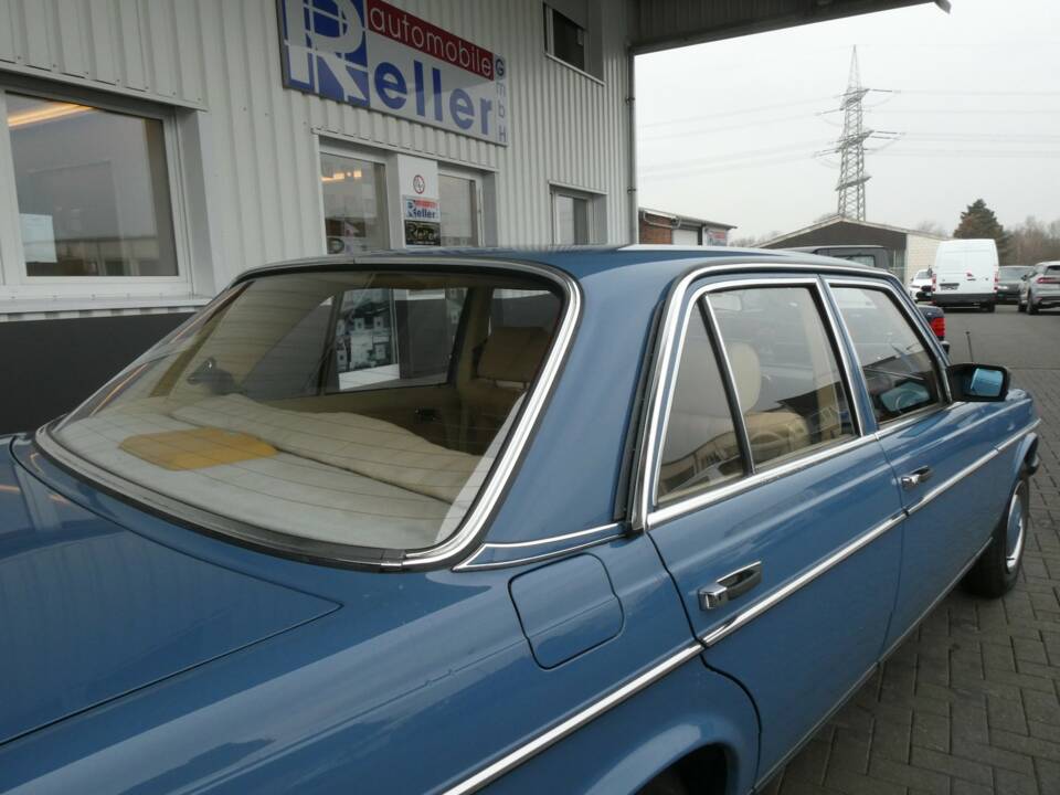 Bild 20/21 von Mercedes-Benz 200 D (1983)