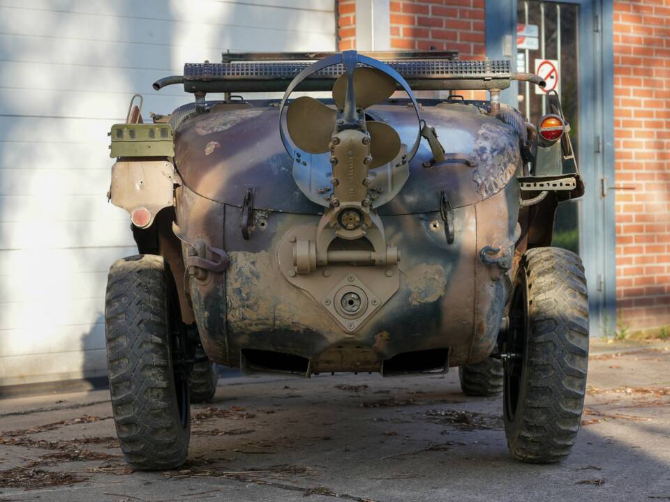 Image 16/40 of Volkswagen Schwimmwagen (1943)