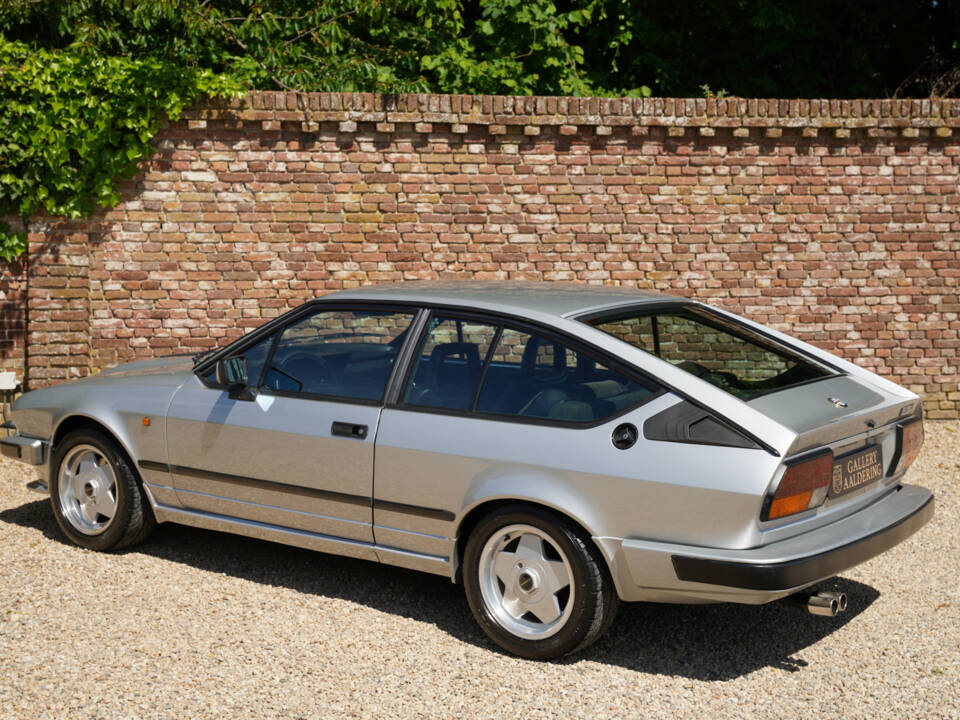 Image 40/50 of Alfa Romeo GTV 6 2.5 (1983)